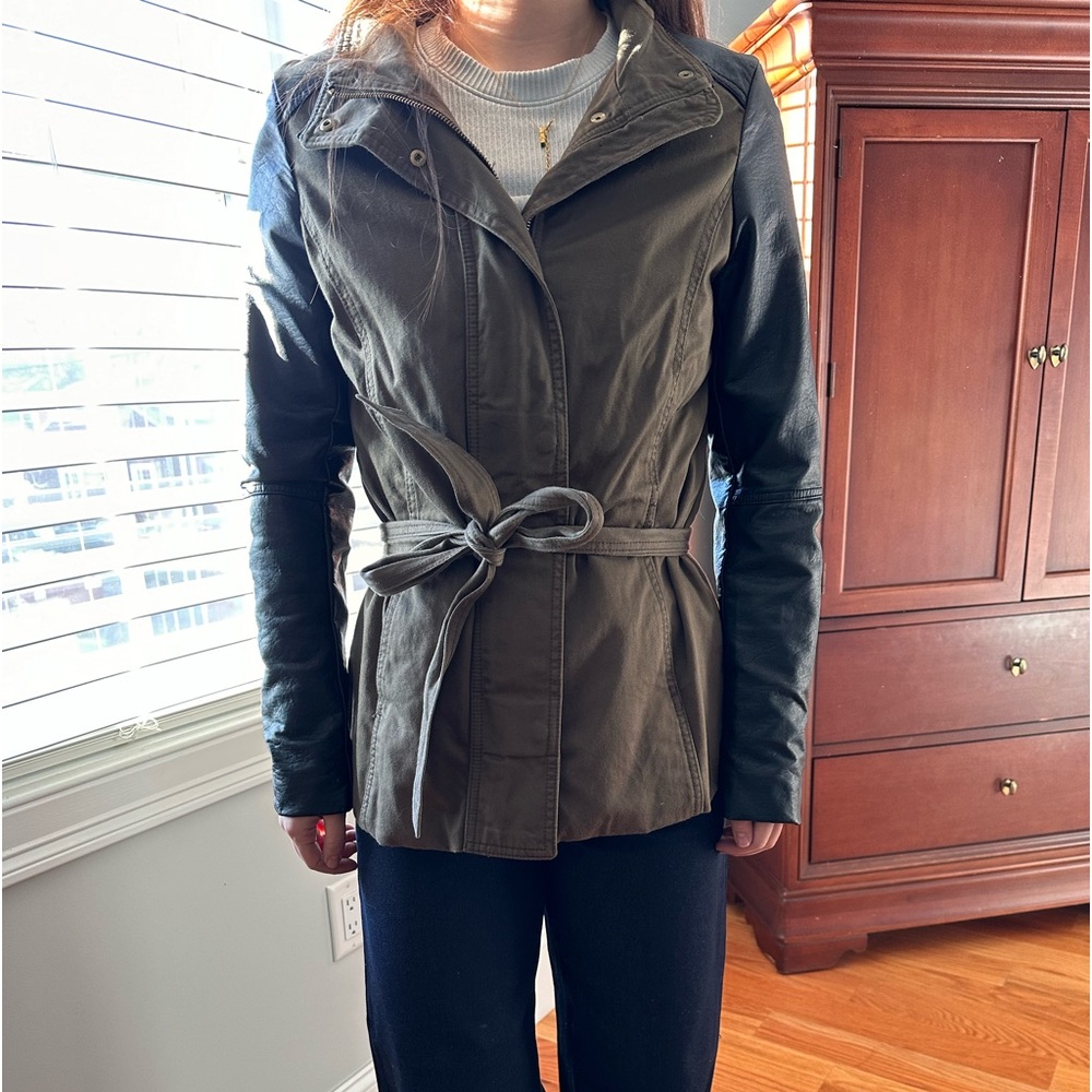 NWOT H&M Women’s Utility Jacket with Leather Sleeves (Womens size 10)